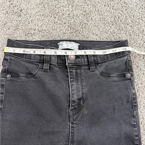 Free People High Waisted Black Skinny Jeans Size W 26 Distressed Wash - Picture 3 of 7